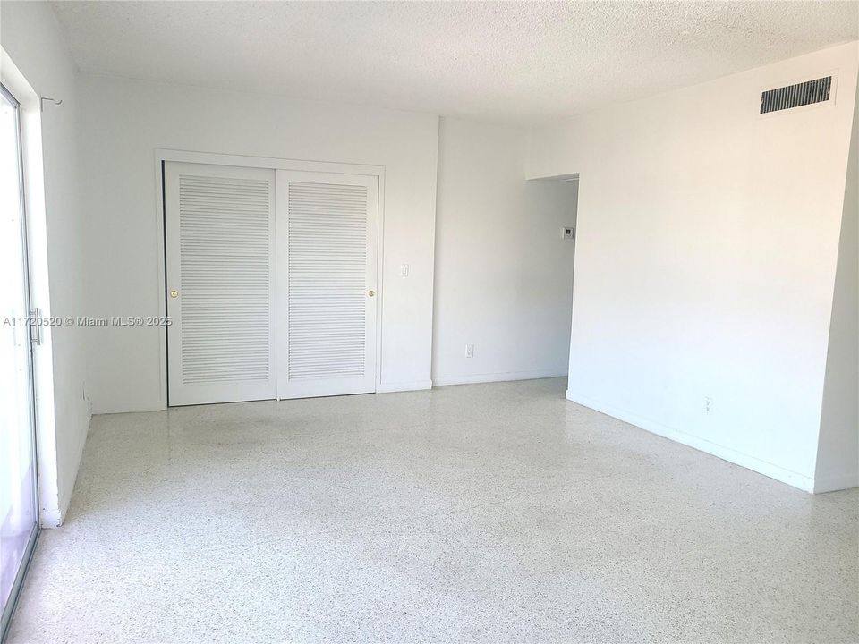 For Rent: $2,200 (1 beds, 1 baths, 832 Square Feet)