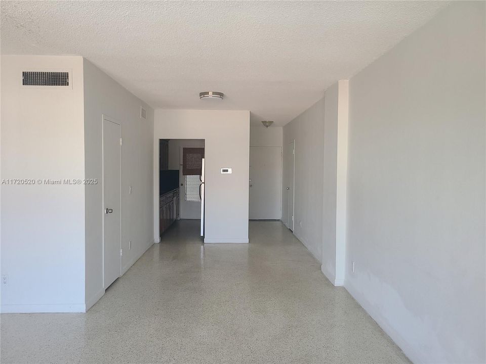 For Rent: $2,200 (1 beds, 1 baths, 832 Square Feet)