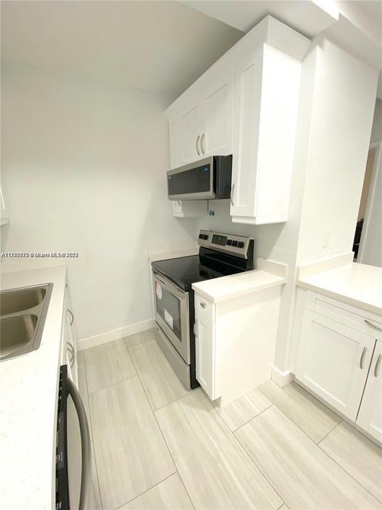 For Rent: $1,875 (1 beds, 1 baths, 583 Square Feet)