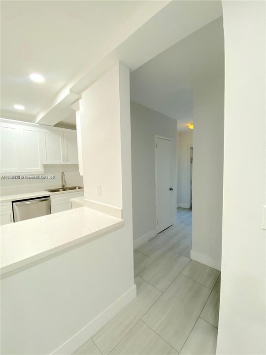 For Rent: $1,875 (1 beds, 1 baths, 583 Square Feet)