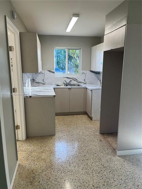 En Venta: $400,000 (2 camas, 1 baños, 888 Pies cuadrados)