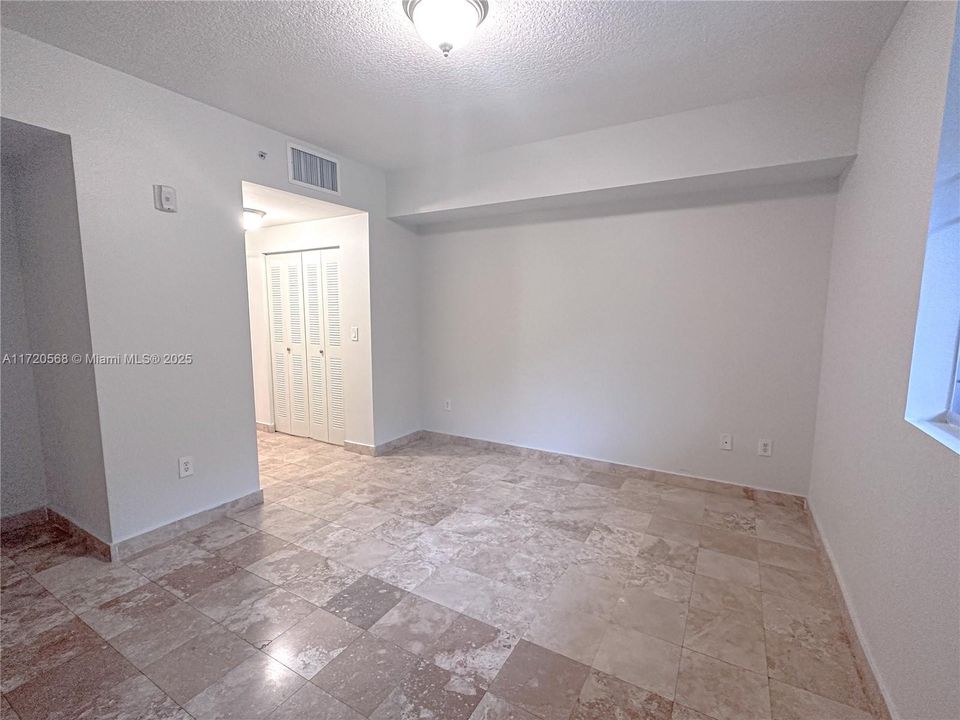 For Rent: $3,300 (1 beds, 1 baths, 816 Square Feet)