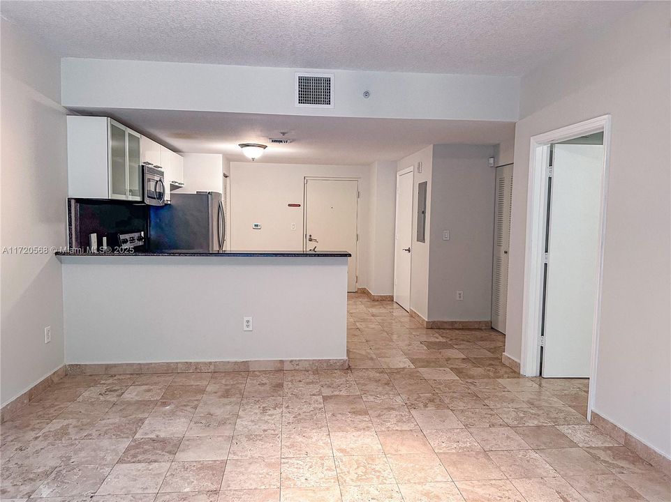 For Rent: $3,300 (1 beds, 1 baths, 816 Square Feet)