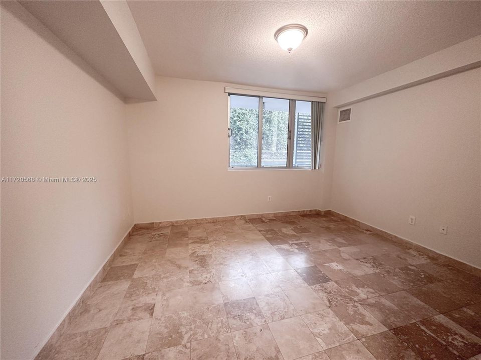 For Rent: $3,300 (1 beds, 1 baths, 816 Square Feet)