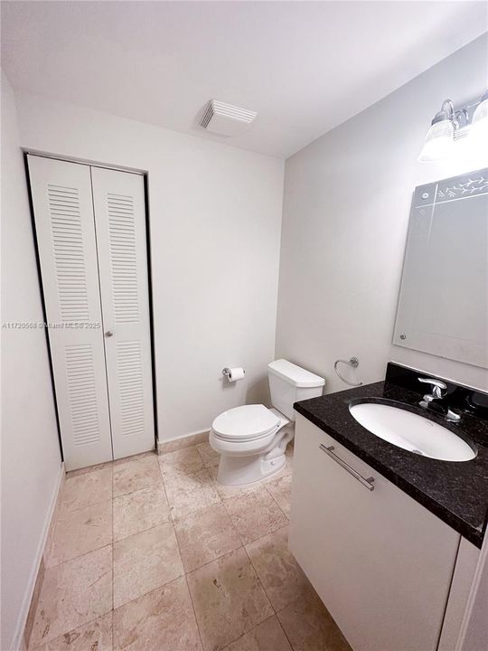 For Rent: $3,300 (1 beds, 1 baths, 816 Square Feet)