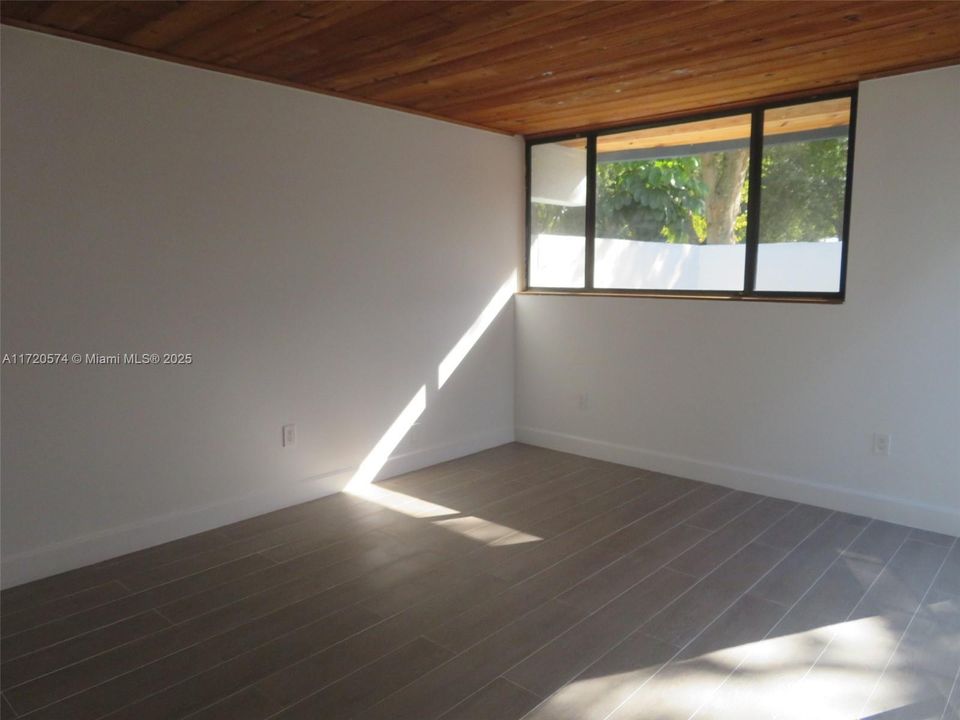 For Rent: $2,900 (2 beds, 2 baths, 990 Square Feet)