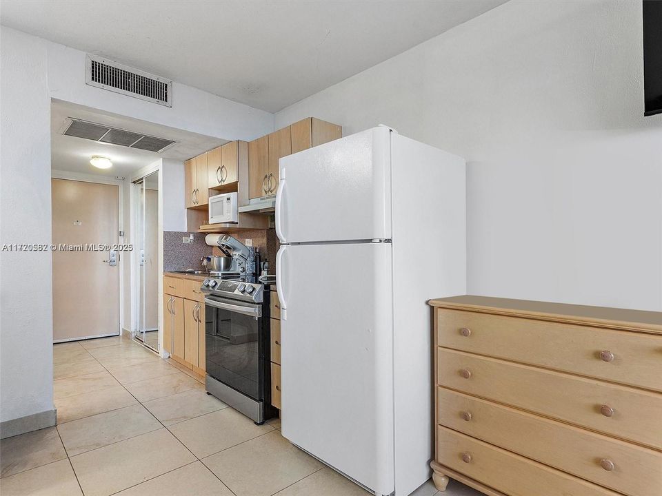 Vendido Recientemente: $85,000 (0 camas, 1 baños, 360 Pies cuadrados)