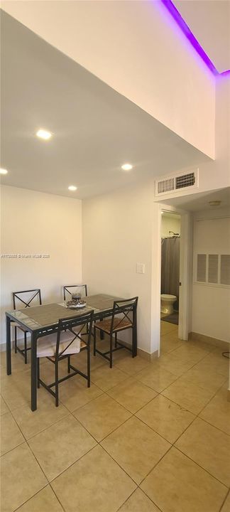 For Rent: $1,900 (1 beds, 1 baths, 588 Square Feet)