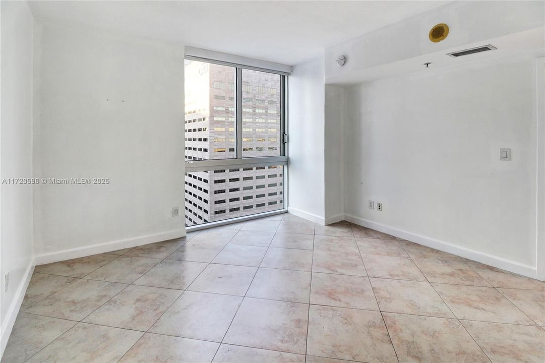 For Sale: $650,000 (2 beds, 2 baths, 1105 Square Feet)