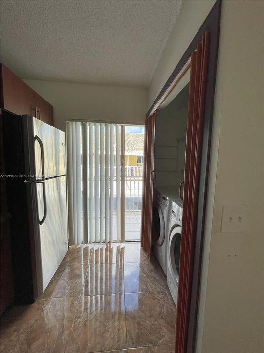 En Venta: $349,990 (2 camas, 2 baños, 910 Pies cuadrados)