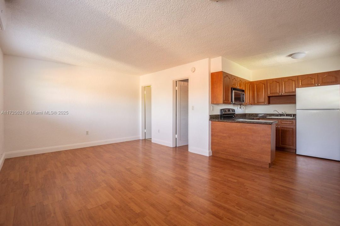 For Rent: $1,650 (0 beds, 1 baths, 405 Square Feet)