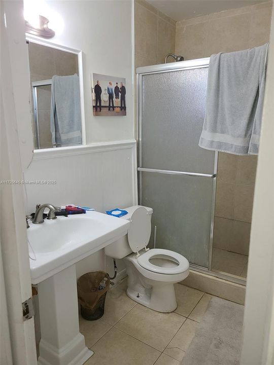 For Rent: $1,650 (1 beds, 1 baths, 912 Square Feet)