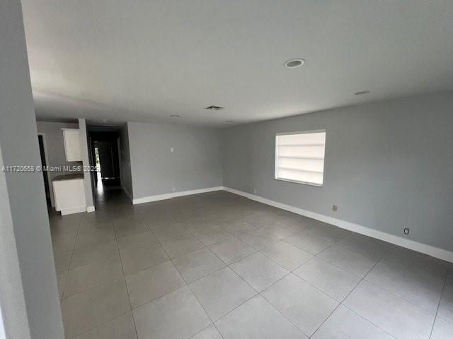 For Rent: $2,900 (3 beds, 2 baths, 2708 Square Feet)