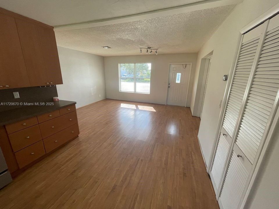 For Rent: $2,975 (3 beds, 2 baths, 1148 Square Feet)