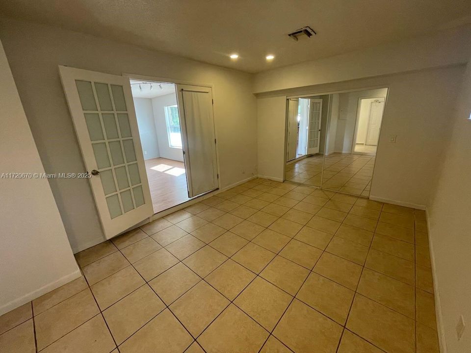 For Rent: $2,975 (3 beds, 2 baths, 1148 Square Feet)