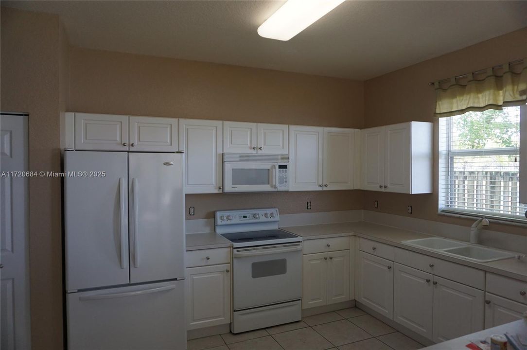 For Rent: $4,300 (4 beds, 2 baths, 2147 Square Feet)