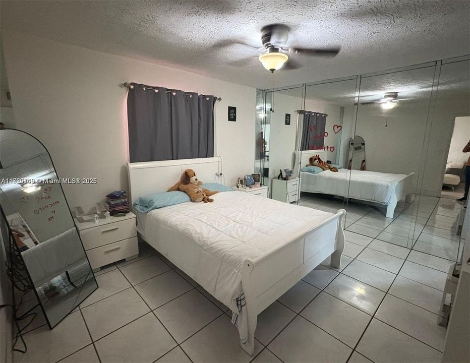 For Rent: $2,200 (2 beds, 2 baths, 890 Square Feet)