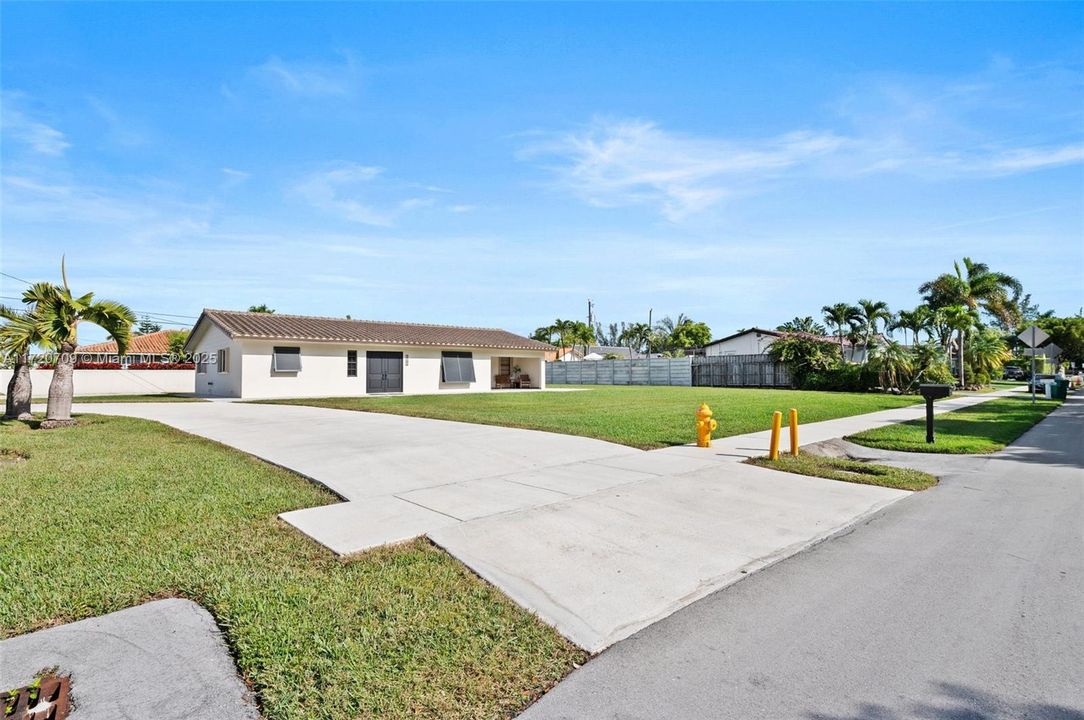 For Sale: $775,000 (4 beds, 2 baths, 1776 Square Feet)