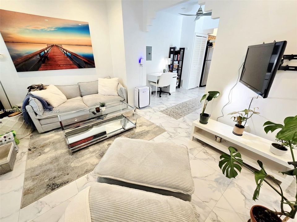 Recently Sold: $220,000 (1 beds, 1 baths, 401 Square Feet)