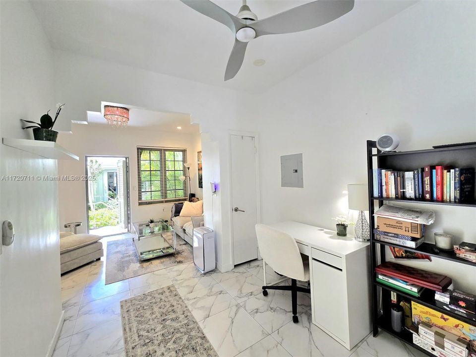 Recently Sold: $220,000 (1 beds, 1 baths, 401 Square Feet)