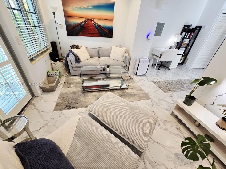 Recently Sold: $220,000 (1 beds, 1 baths, 401 Square Feet)