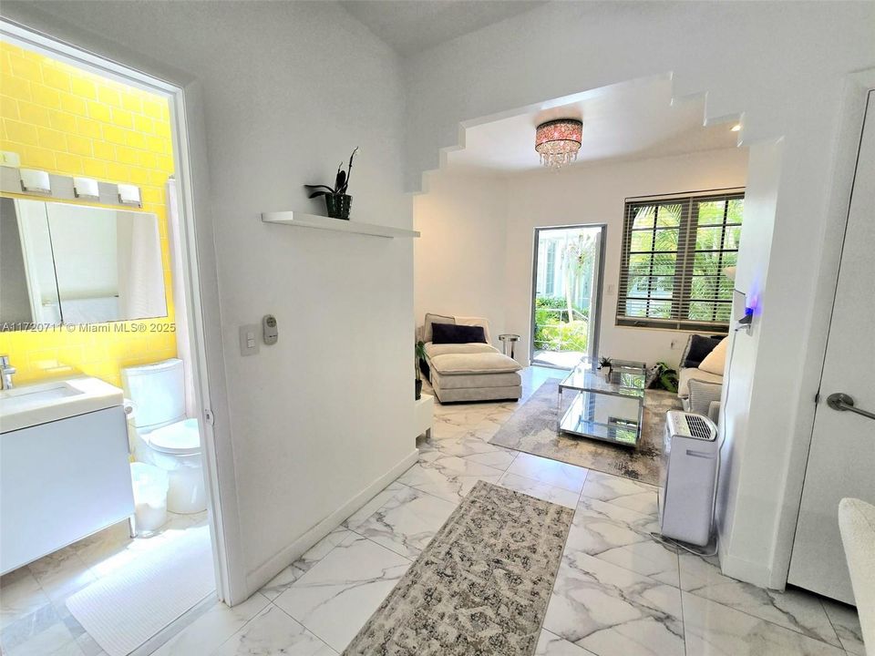 Recently Sold: $220,000 (1 beds, 1 baths, 401 Square Feet)