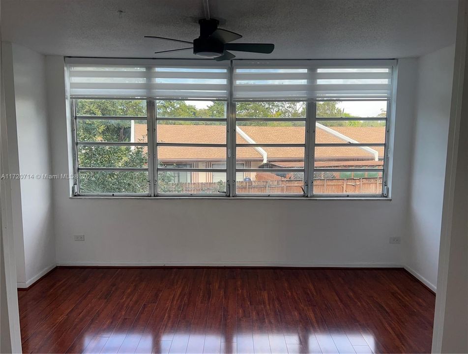 En Venta: $289,000 (2 camas, 2 baños, 1400 Pies cuadrados)