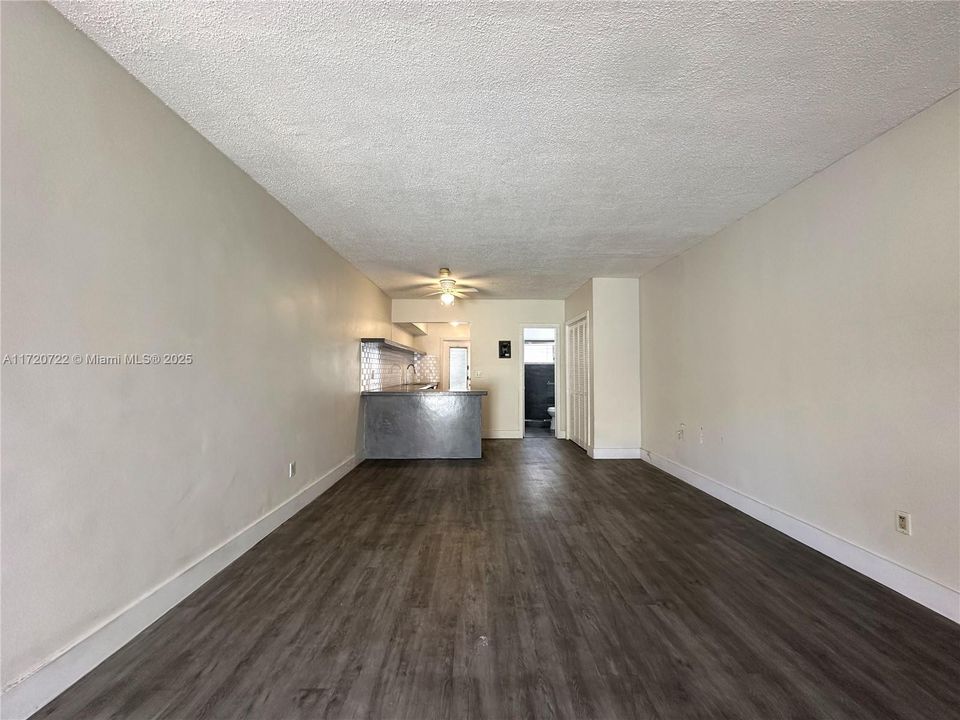 For Rent: $1,800 (0 beds, 1 baths, 440 Square Feet)