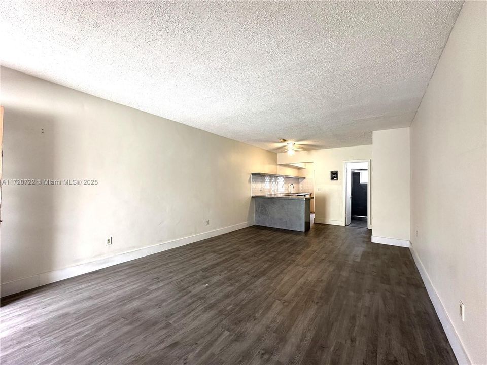 For Rent: $1,800 (0 beds, 1 baths, 440 Square Feet)