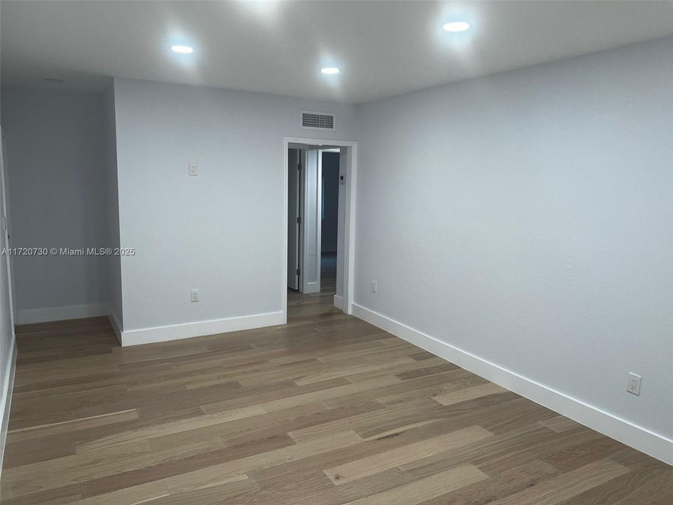 For Rent: $2,750 (2 beds, 1 baths, 1570 Square Feet)