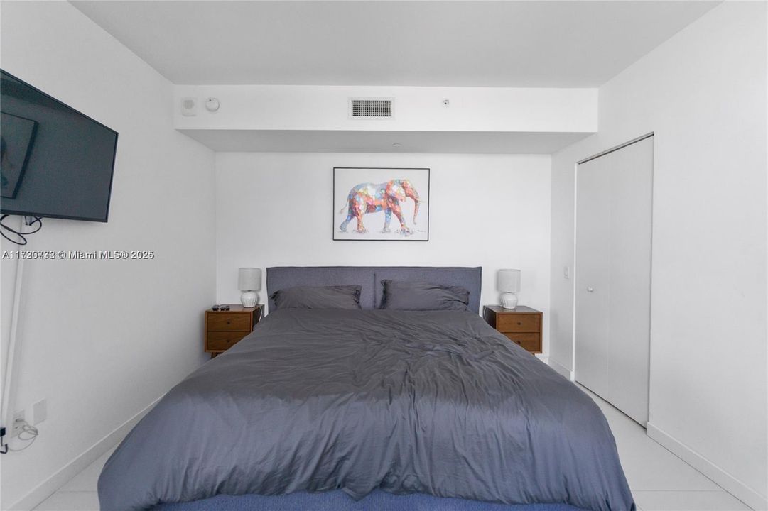 For Rent: $4,500 (2 beds, 2 baths, 944 Square Feet)