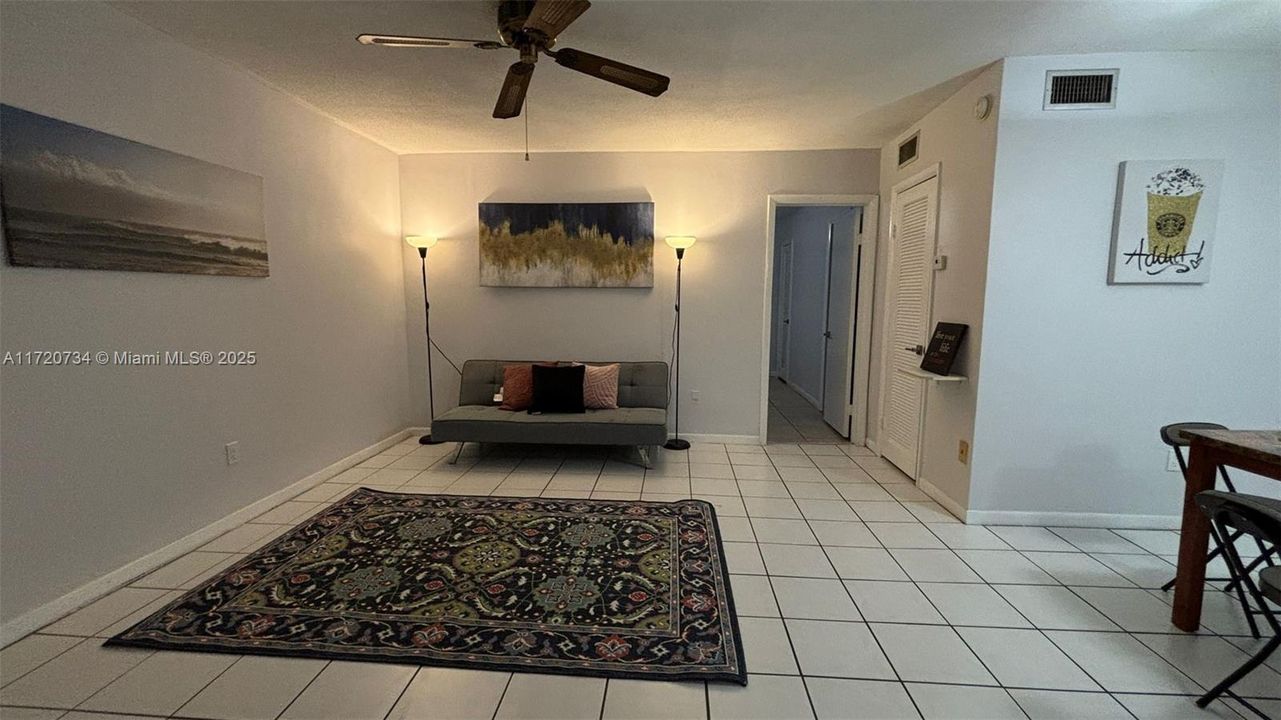 For Rent: $1,650 (1 beds, 1 baths, 646 Square Feet)