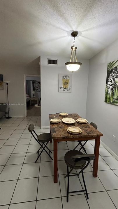 For Rent: $1,650 (1 beds, 1 baths, 646 Square Feet)