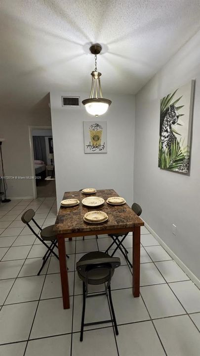 For Rent: $1,650 (1 beds, 1 baths, 646 Square Feet)