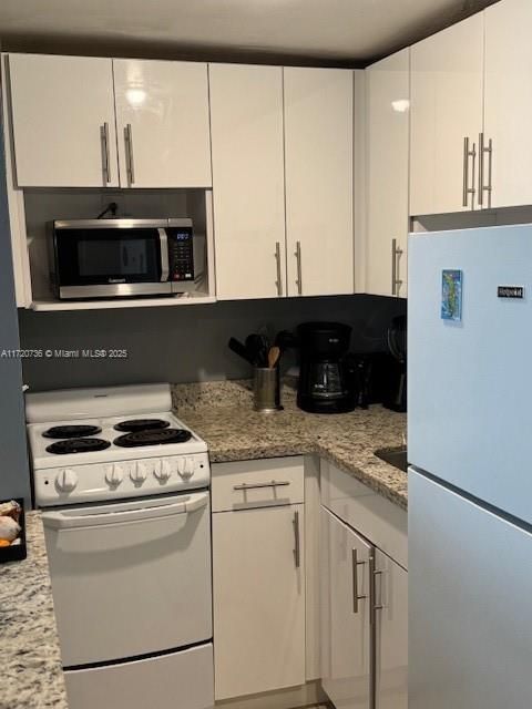 For Sale: $365,000 (1 beds, 1 baths, 539 Square Feet)