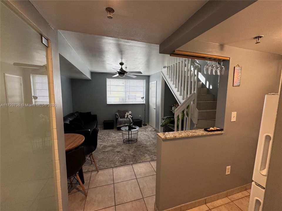 For Sale: $365,000 (1 beds, 1 baths, 539 Square Feet)