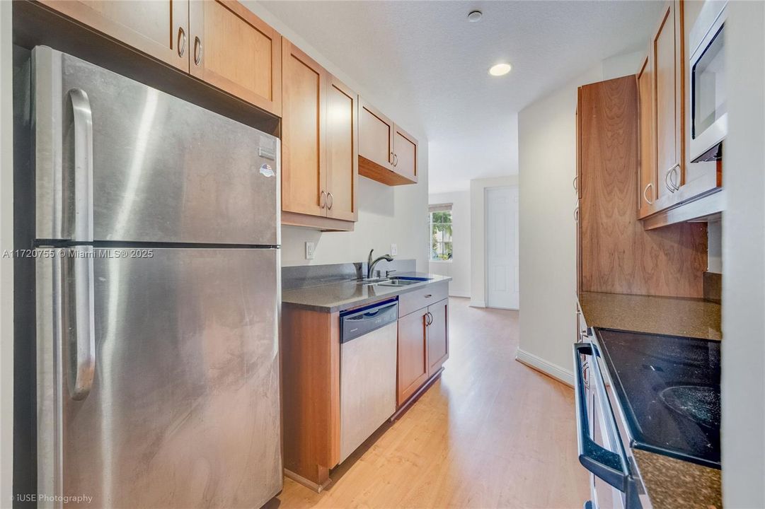 For Rent: $2,195 (1 beds, 1 baths, 762 Square Feet)