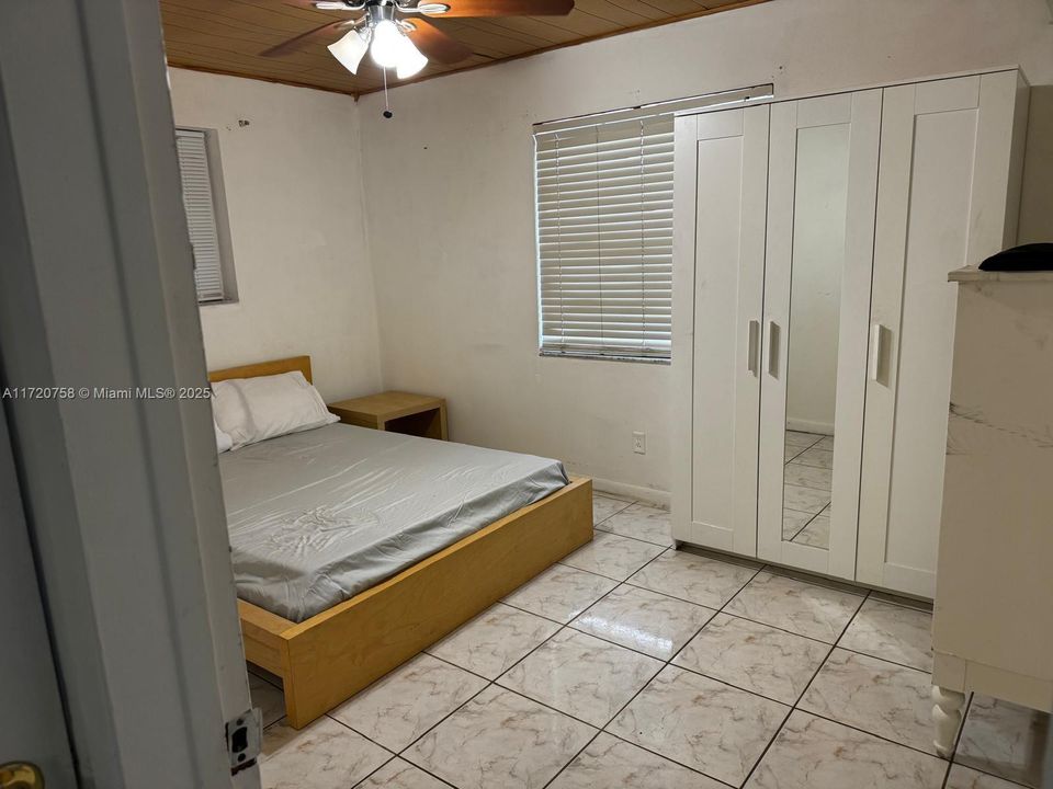 For Rent: $2,300 (2 beds, 1 baths, 1364 Square Feet)