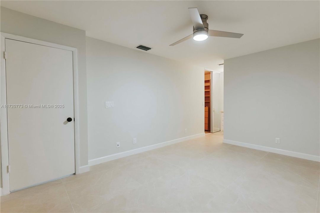 For Sale: $288,000 (2 beds, 2 baths, 982 Square Feet)