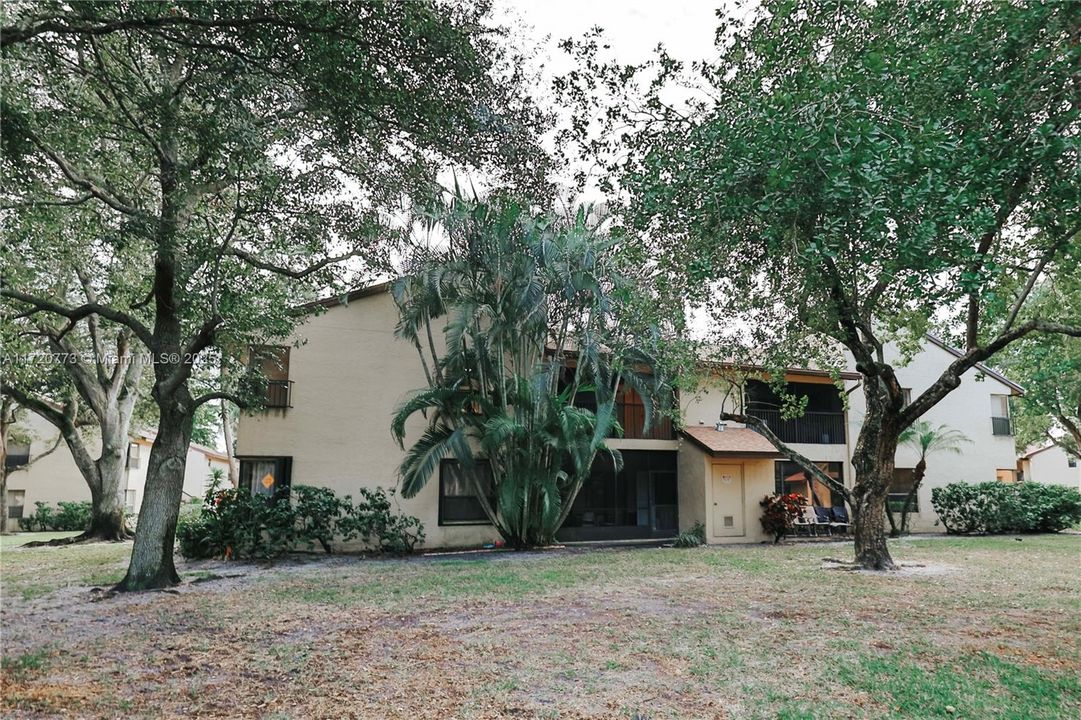 For Sale: $288,000 (2 beds, 2 baths, 982 Square Feet)