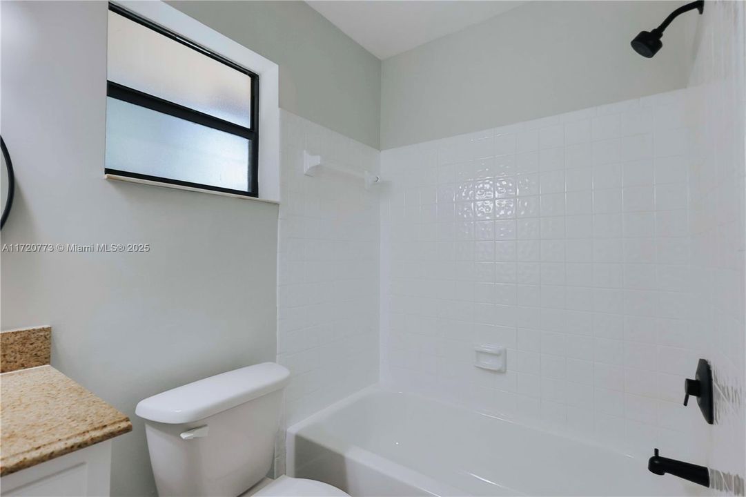 For Sale: $288,000 (2 beds, 2 baths, 982 Square Feet)