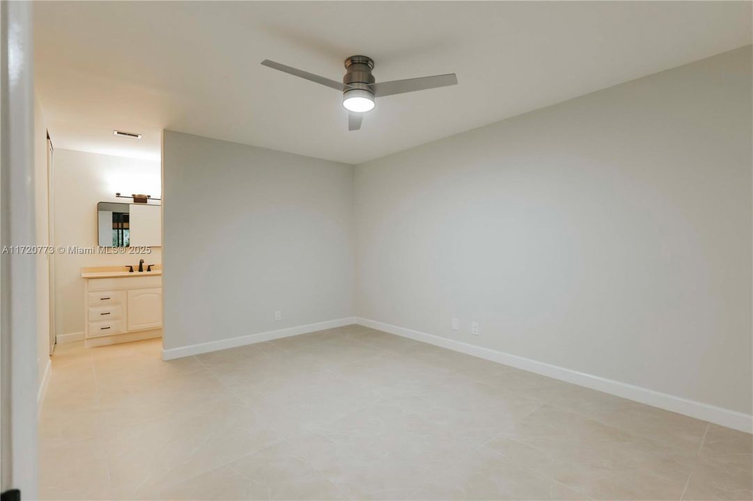 For Sale: $288,000 (2 beds, 2 baths, 982 Square Feet)