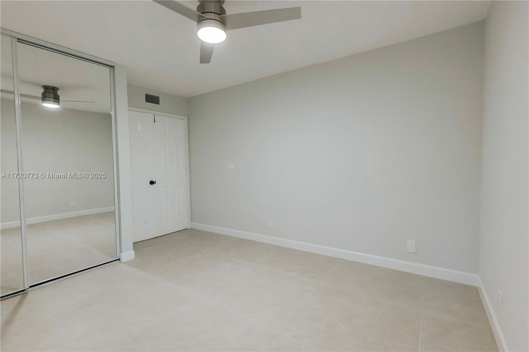 For Sale: $288,000 (2 beds, 2 baths, 982 Square Feet)