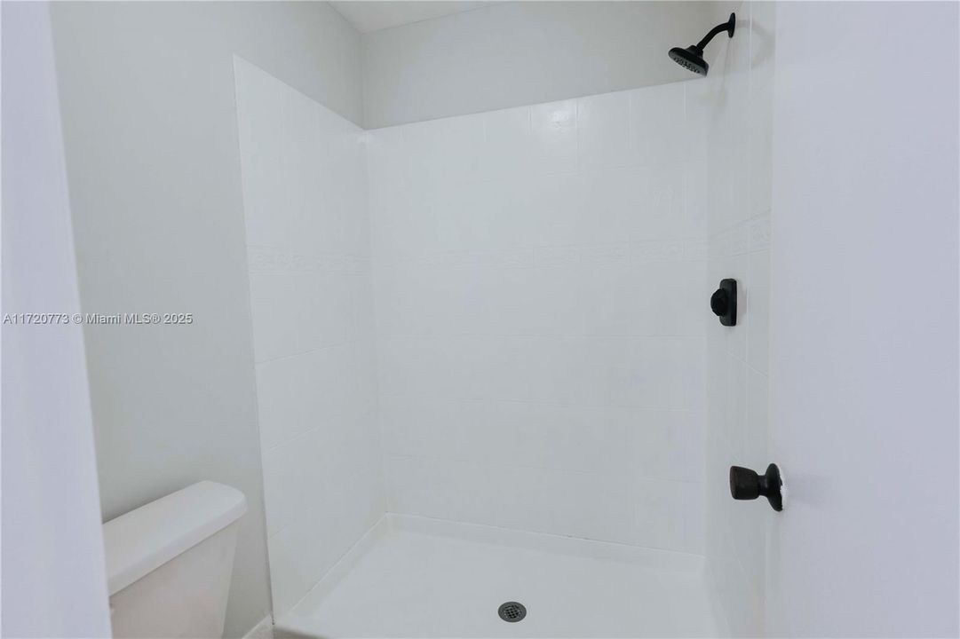 For Sale: $288,000 (2 beds, 2 baths, 982 Square Feet)