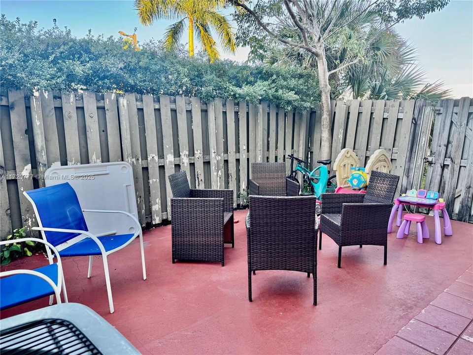 For Sale: $398,000 (3 beds, 2 baths, 1050 Square Feet)