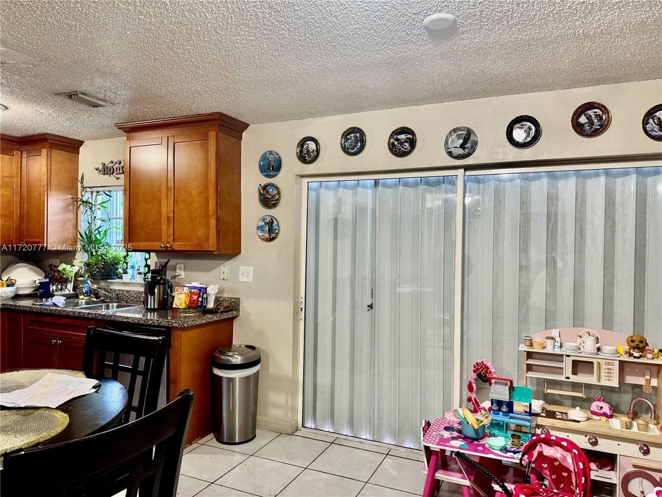 For Sale: $398,000 (3 beds, 2 baths, 1050 Square Feet)