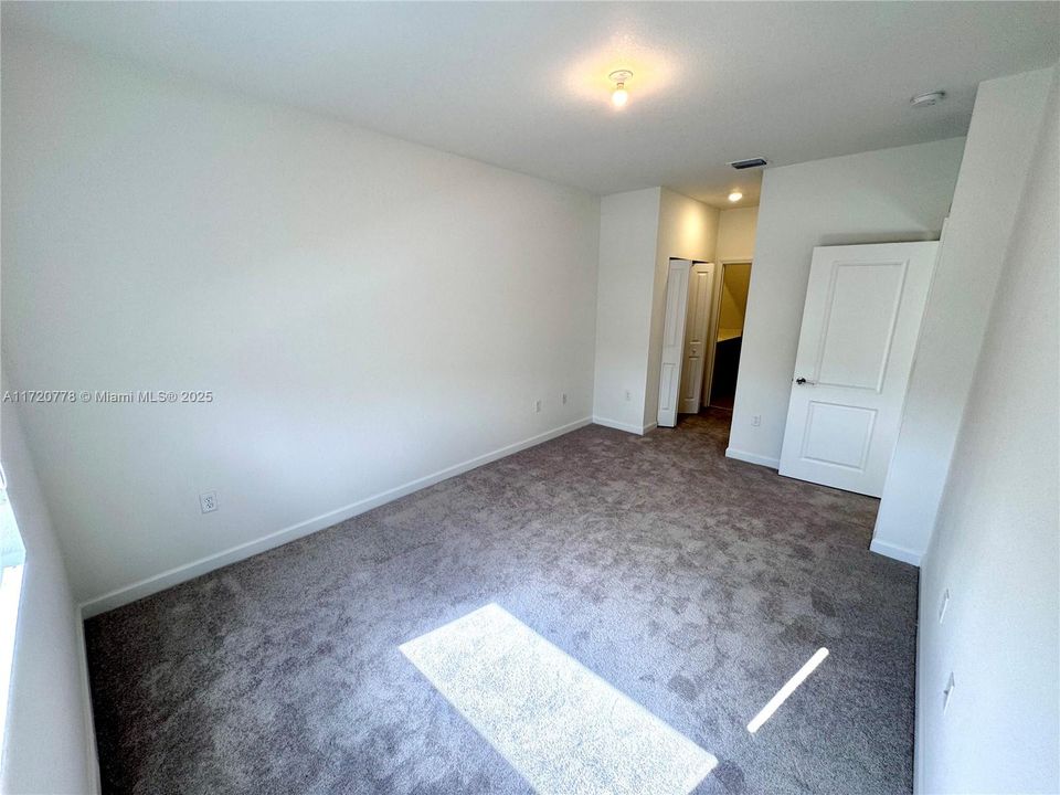 For Rent: $2,900 (4 beds, 2 baths, 1813 Square Feet)