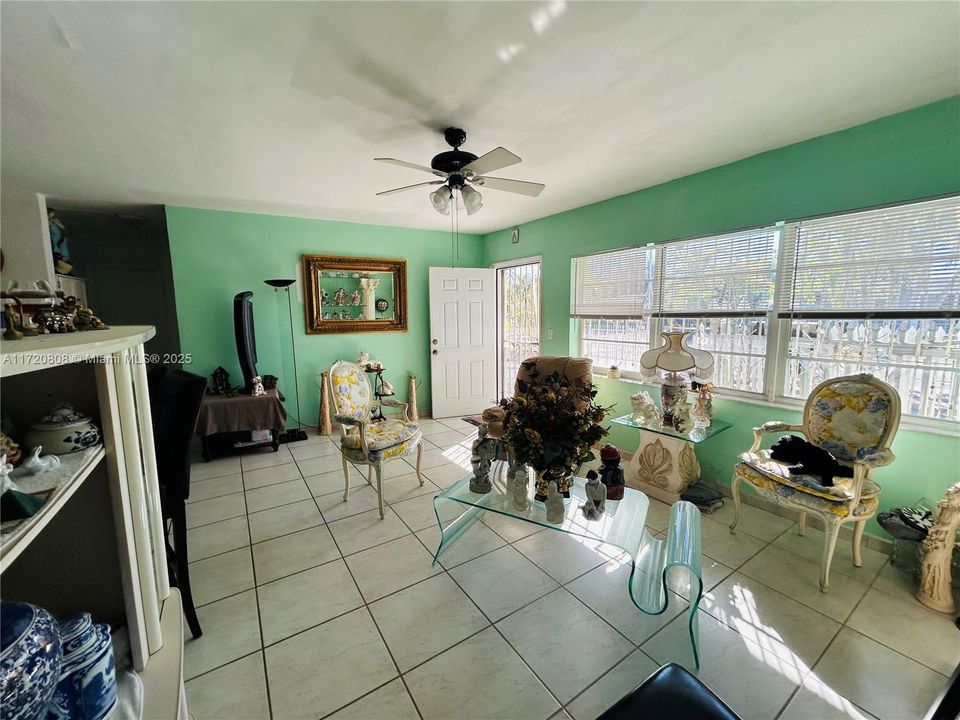 For Sale: $445,000 (4 beds, 3 baths, 1900 Square Feet)