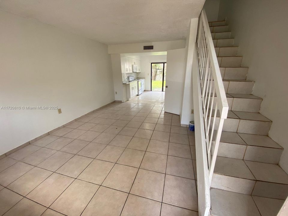 For Rent: $2,100 (1 beds, 1 baths, 669 Square Feet)