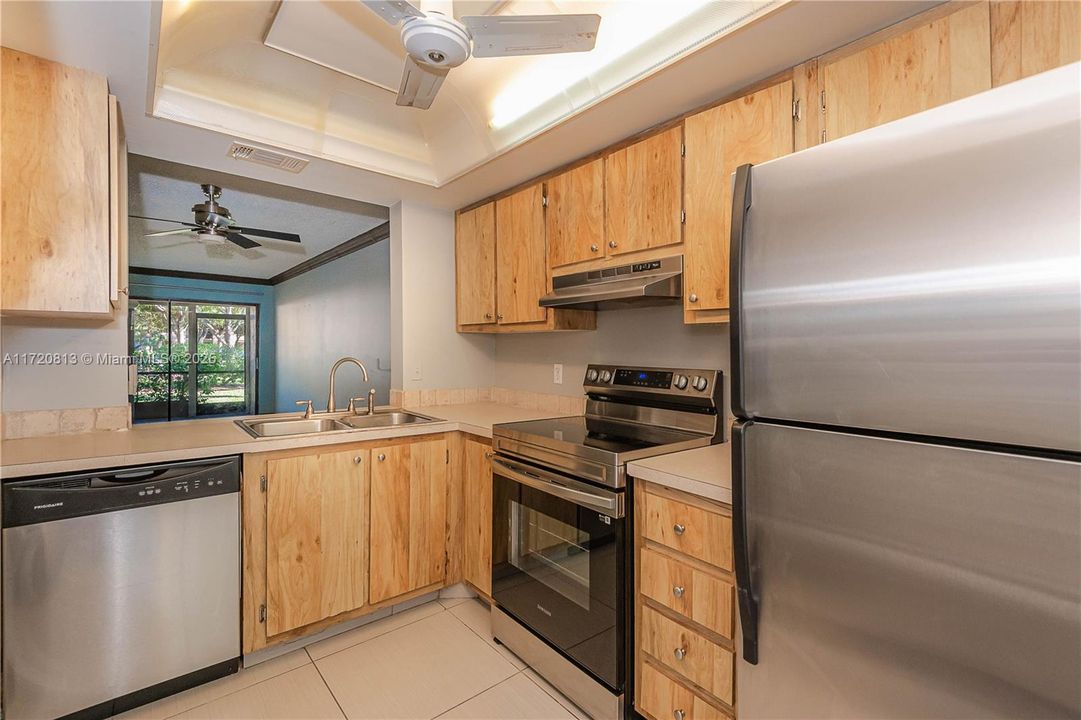 For Sale: $259,900 (2 beds, 2 baths, 1100 Square Feet)